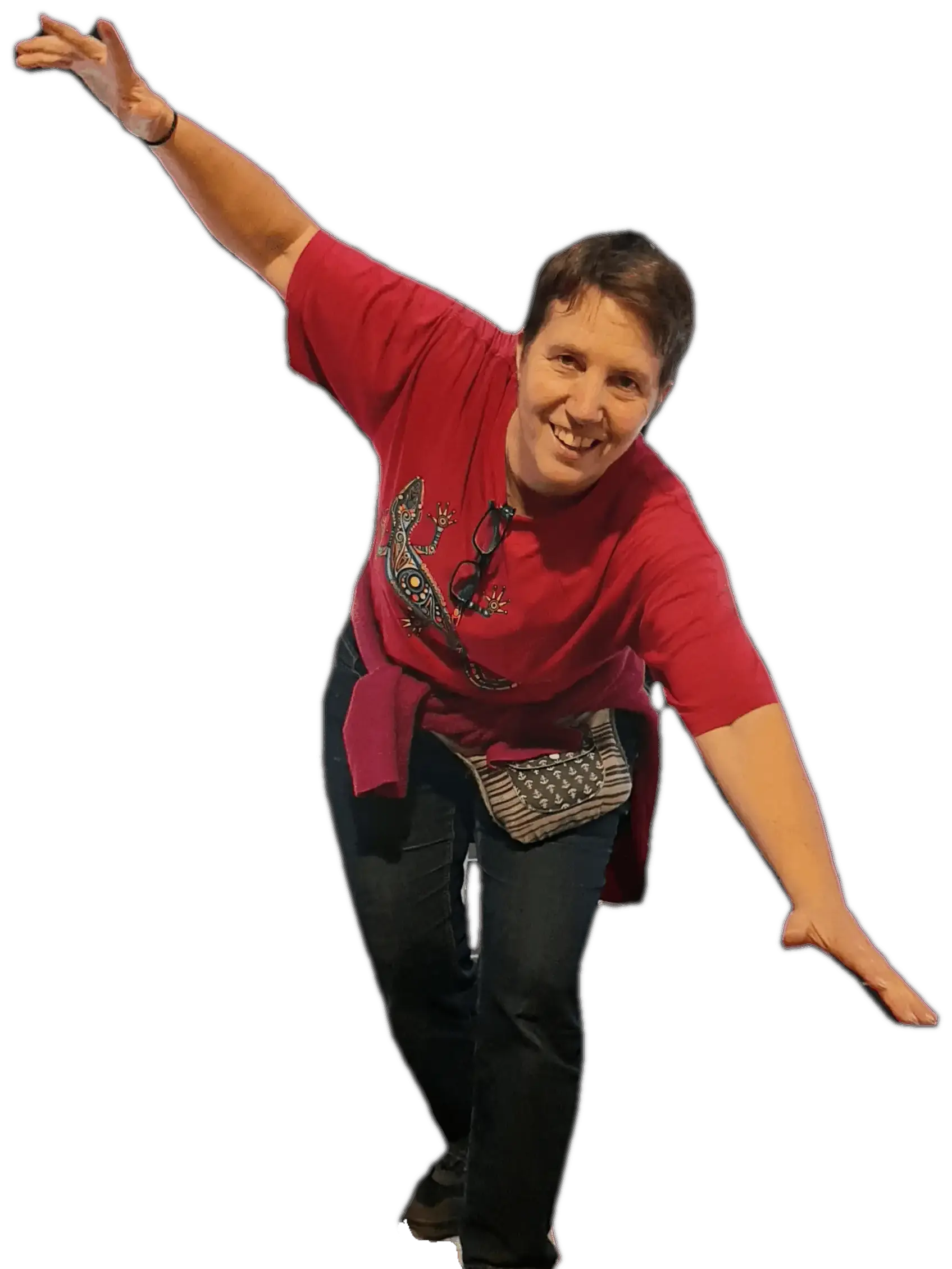 Maike Hauschild lächelt und steht mit offenen Armen vor einem Weltraum-Hintergrund.